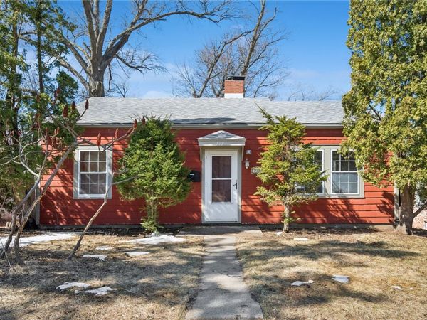 717 S 7th Avenue , Iowa City, IA 52240