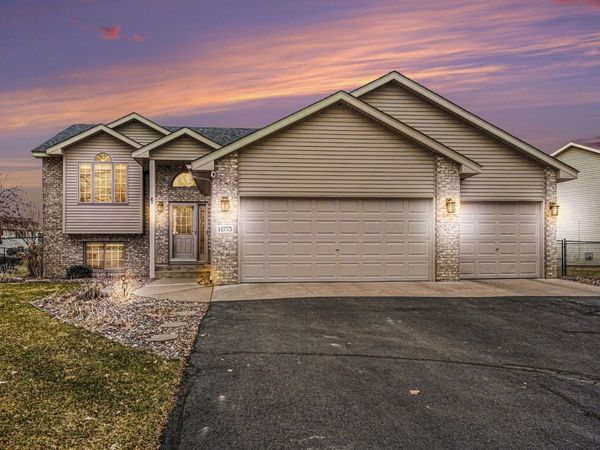 11773 N Meadow Curve, Lindstrom, MN 55045