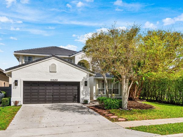10889 Tamoron Lane, Boca Raton, FL 33498