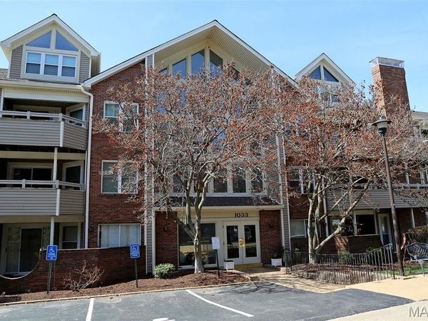 1033 Wilton Royal Drive, Unit 209, Creve Coeur, MO 63146
