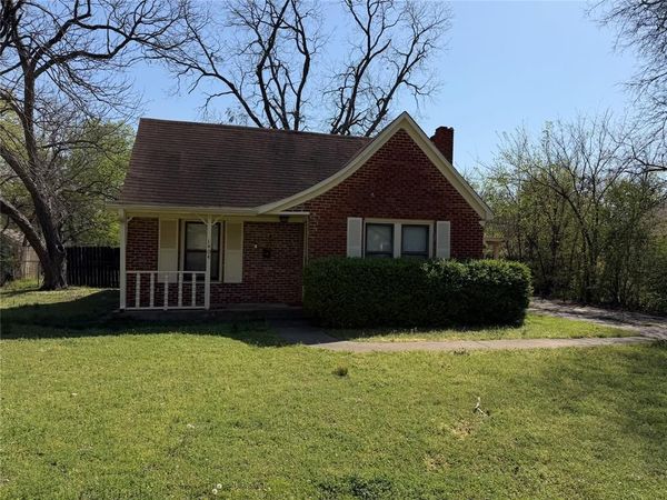 1404 E Tennie Street, Gainesville, TX 76240