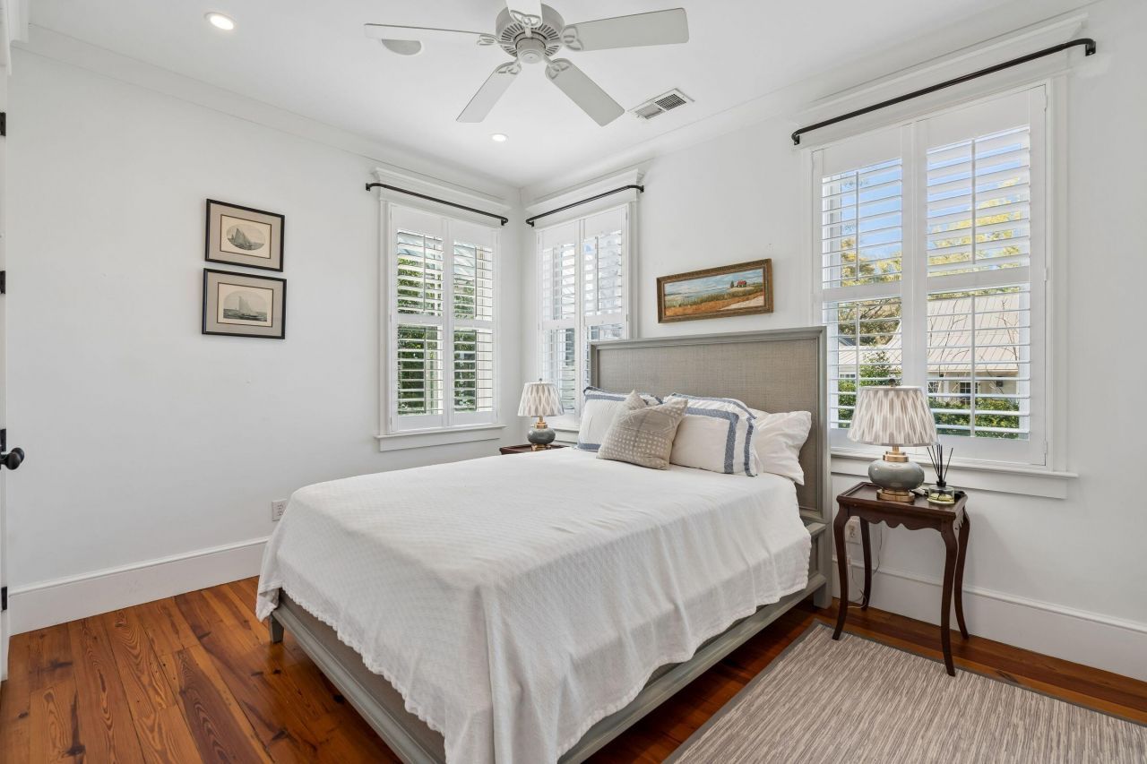 218 Venning Street Photo 44