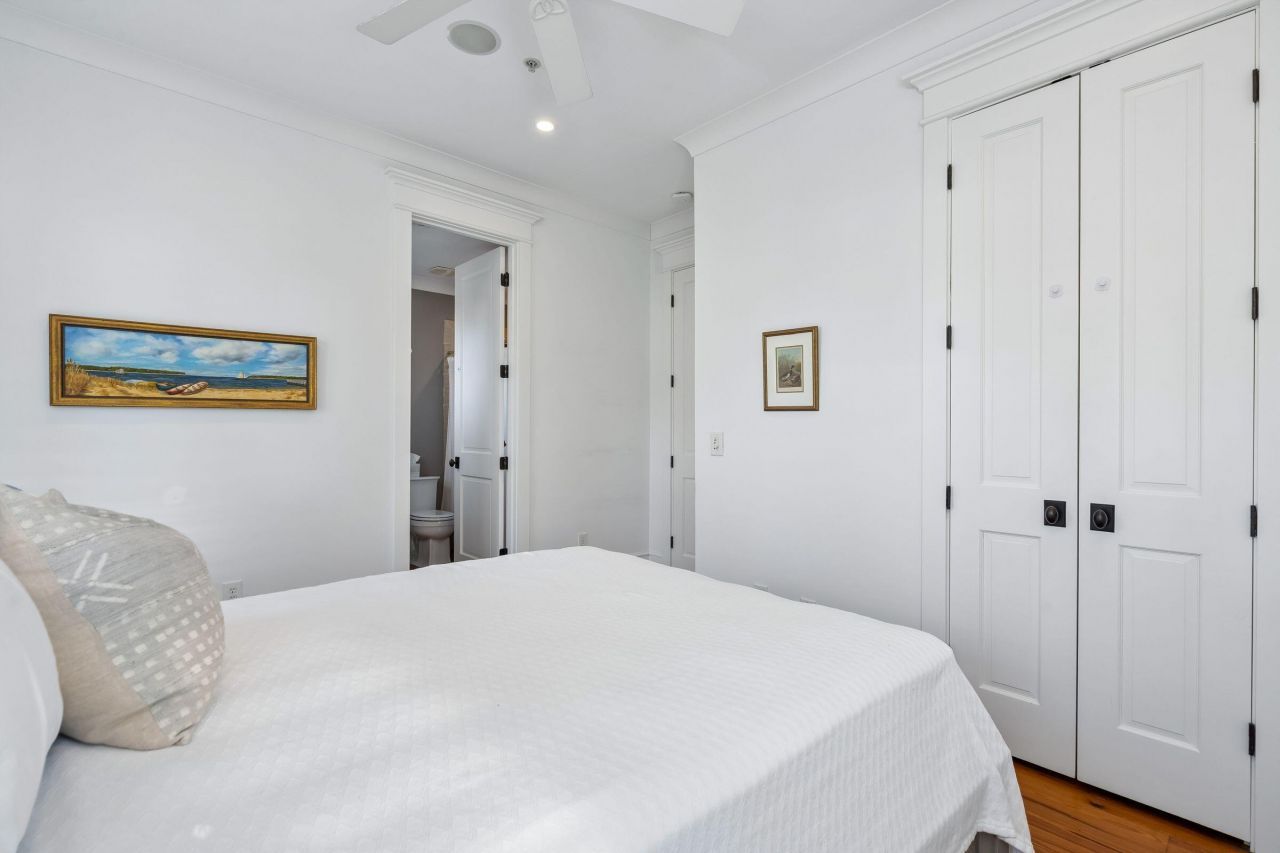 218 Venning Street Photo 45