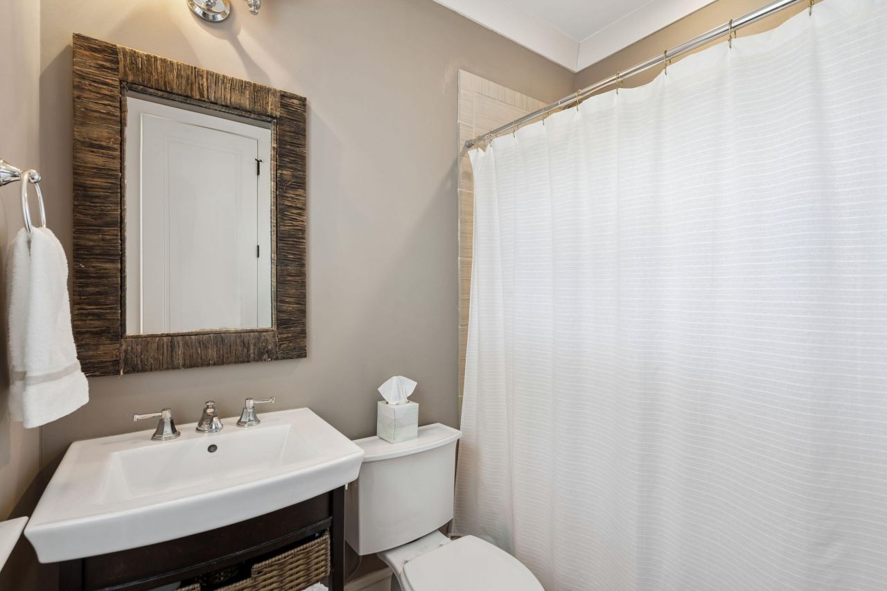 218 Venning Street Photo 46