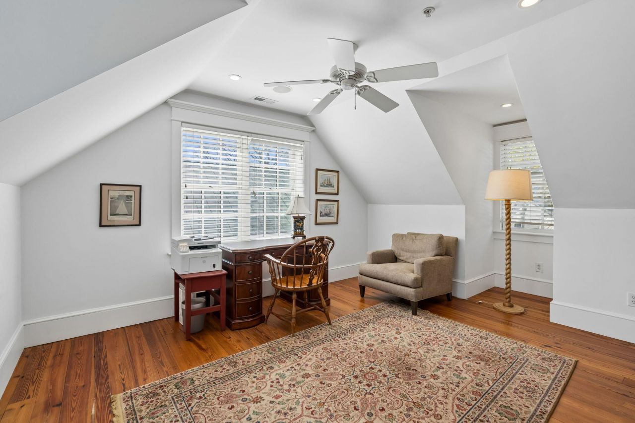 218 Venning Street Photo 50