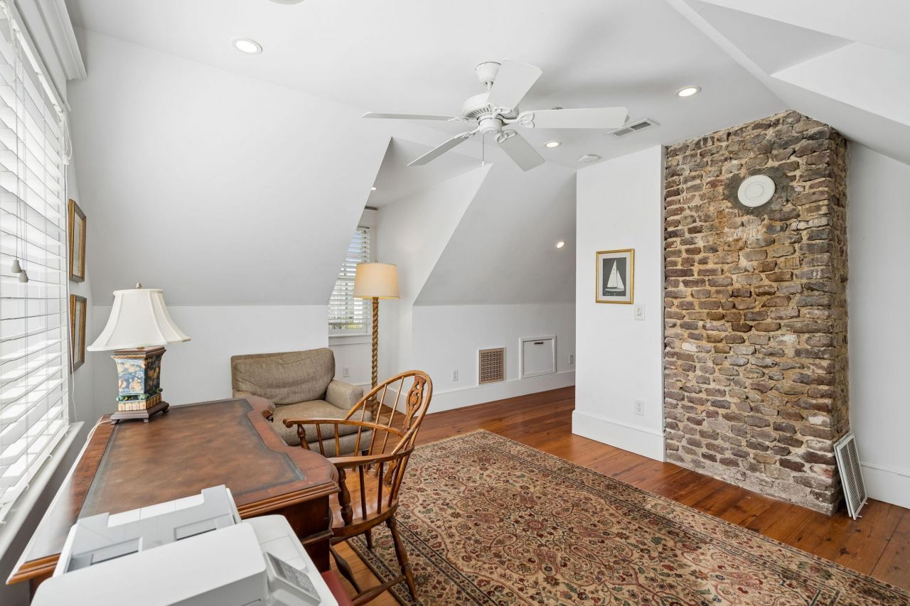 218 Venning Street Photo 51