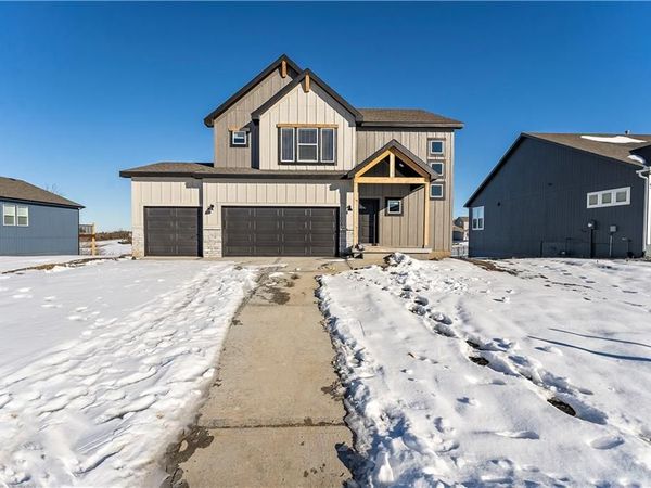 9026 SW 5th Street, Blue Springs, MO 64064