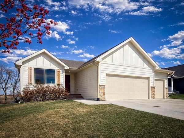 605 E Vista Lake Avenue, Polk City, IA 50226