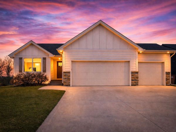 605 E Vista Lake Avenue, Polk City, IA 50226