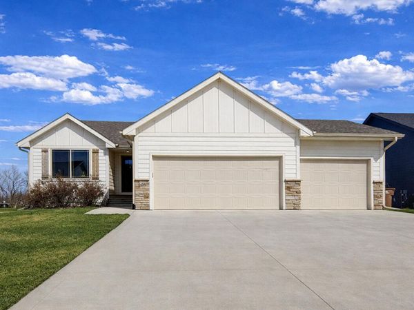 605 E Vista Lake Avenue, Polk City, IA 50226