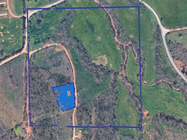 37 West Mountain Road, Gravette, AR 72736