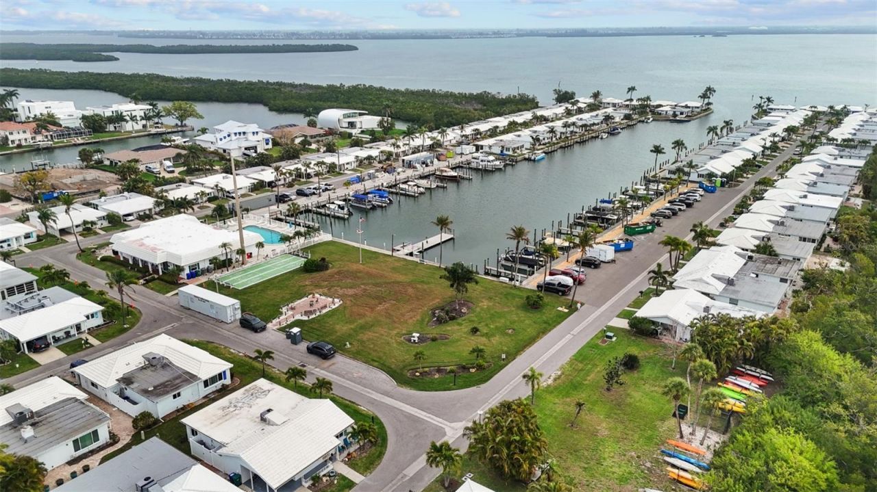 604 Spanish Drive N, Longboat Key, FL 34228 Photo