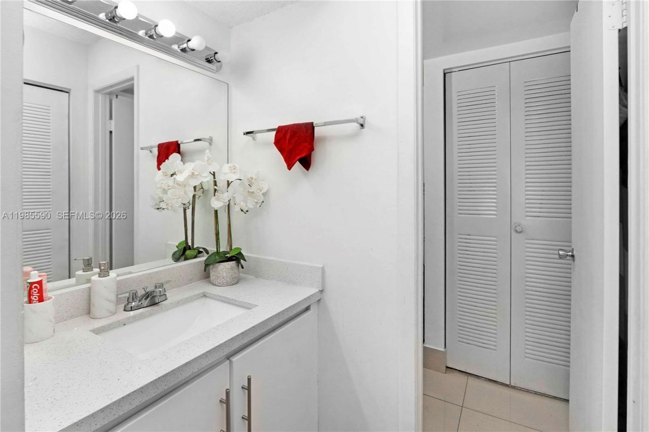 8640 SW 212th St , Unit 303, Cutler Bay, FL 33189 Photo