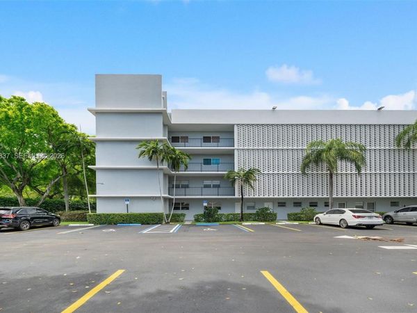 871 NE 195th St , Unit 202, Miami, FL 33179