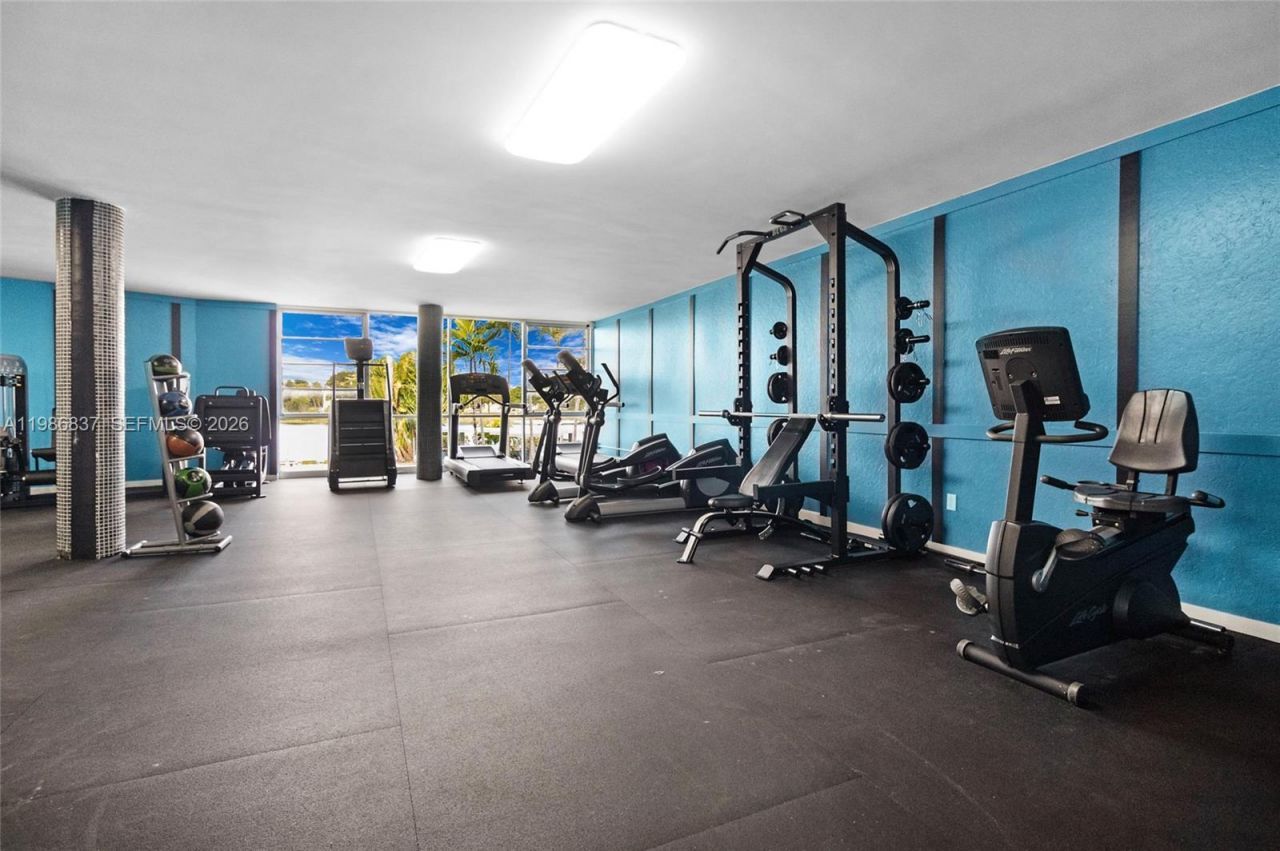 871 NE 195th St , Unit 202, Miami, FL 33179 Photo