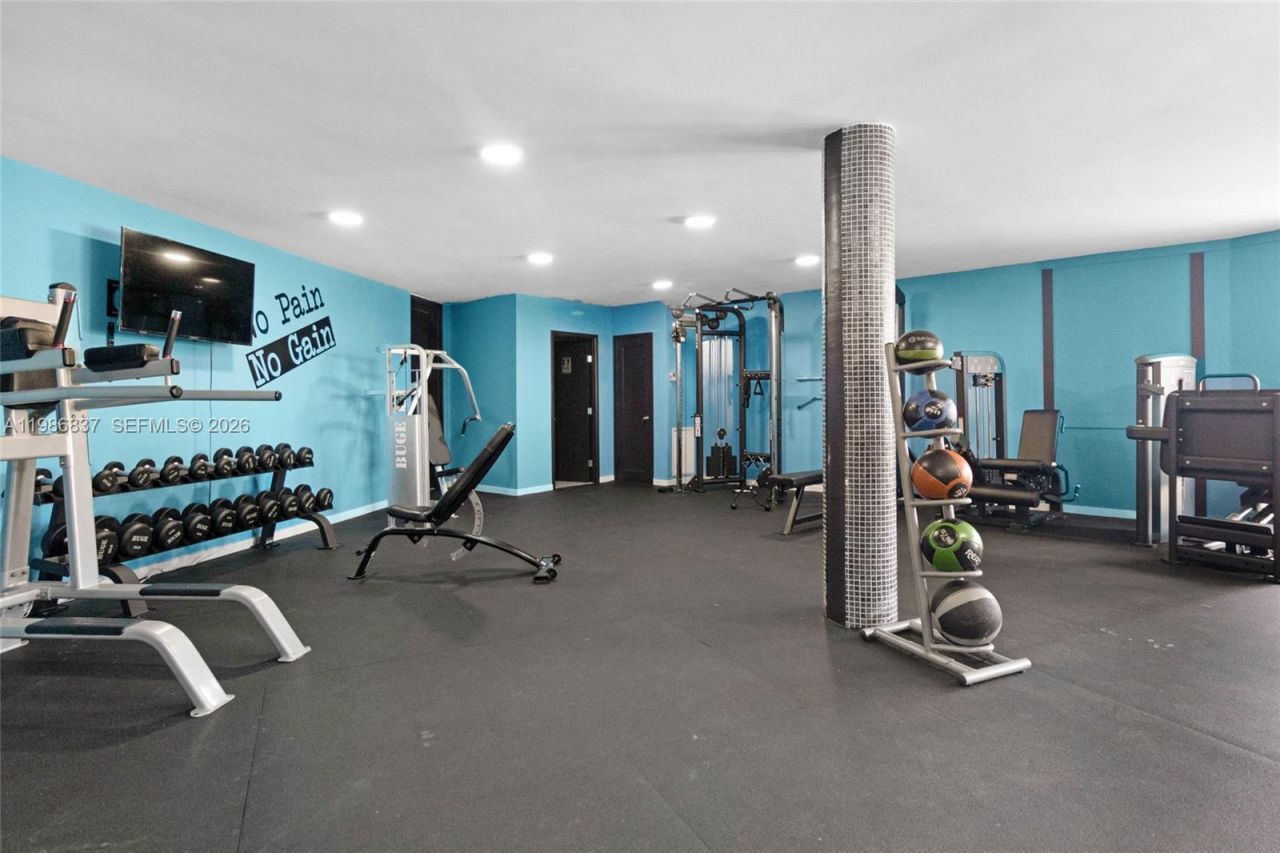 871 NE 195th St , Unit 202, Miami, FL 33179 Photo