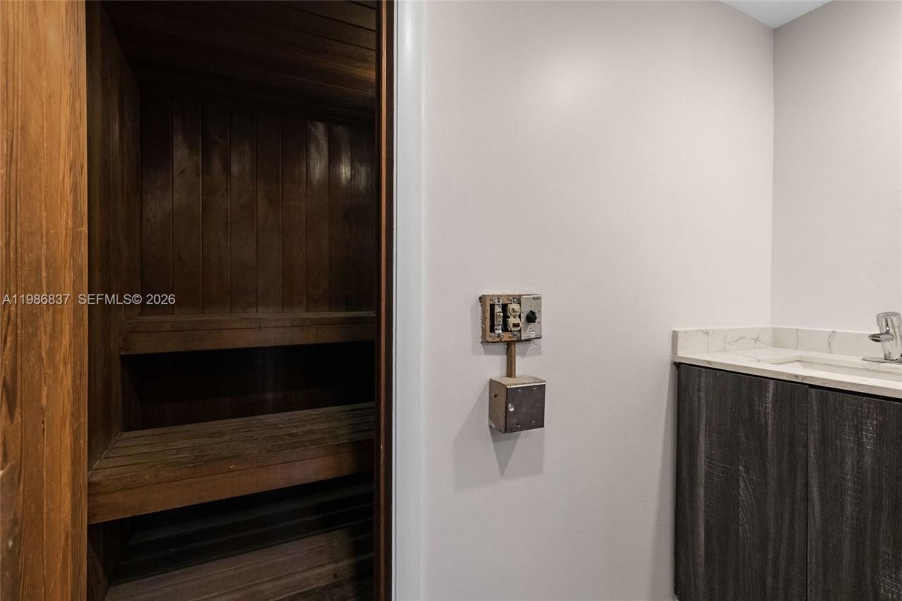 871 NE 195th St , Unit 202, Miami, FL 33179 Photo