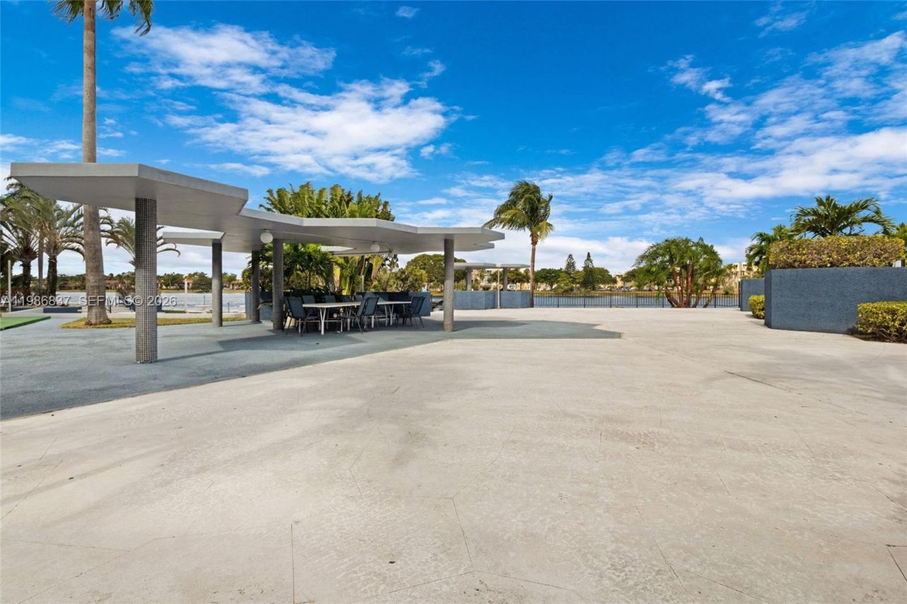 871 NE 195th St , Unit 202, Miami, FL 33179 Photo