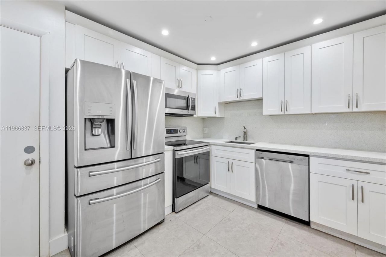 871 NE 195th St , Unit 202, Miami, FL 33179 Photo