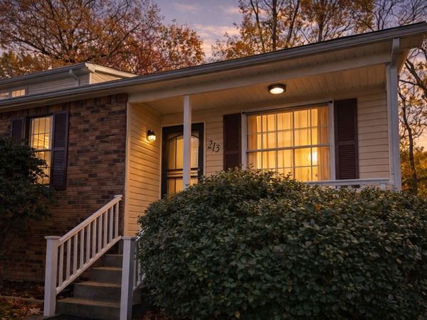 213 Oak Grove Dr , Nashville, TN 37217