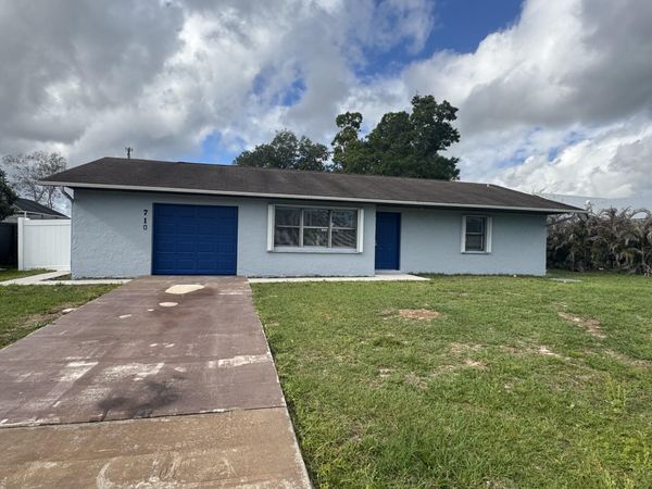 710 NW Airoso Boulevard, Port St. Lucie, FL 34983