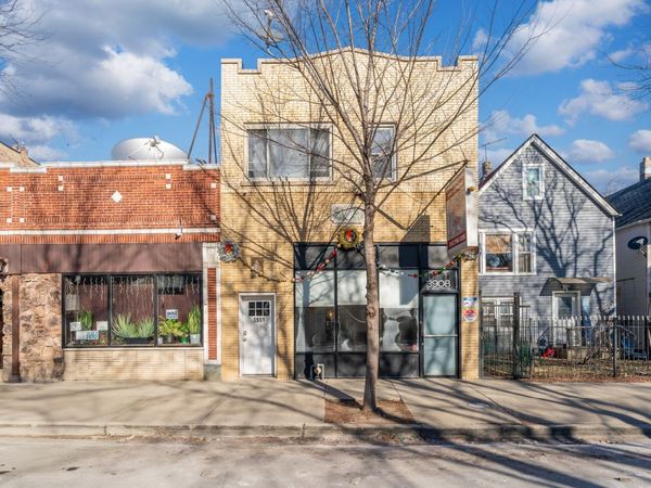 3908 W Montrose Avenue , Unit 2R, Chicago, IL 60618