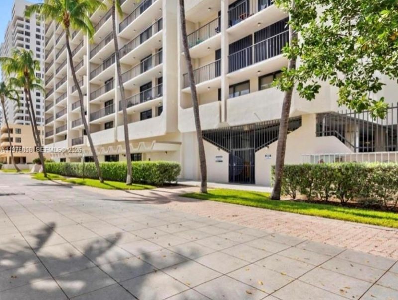 2625 Collins Ave , Unit 1110, Miami Beach, FL 33140 Photo