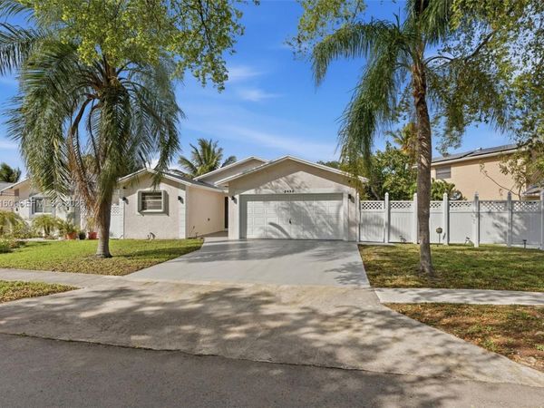 2425 Raleigh St , Hollywood, FL 33020