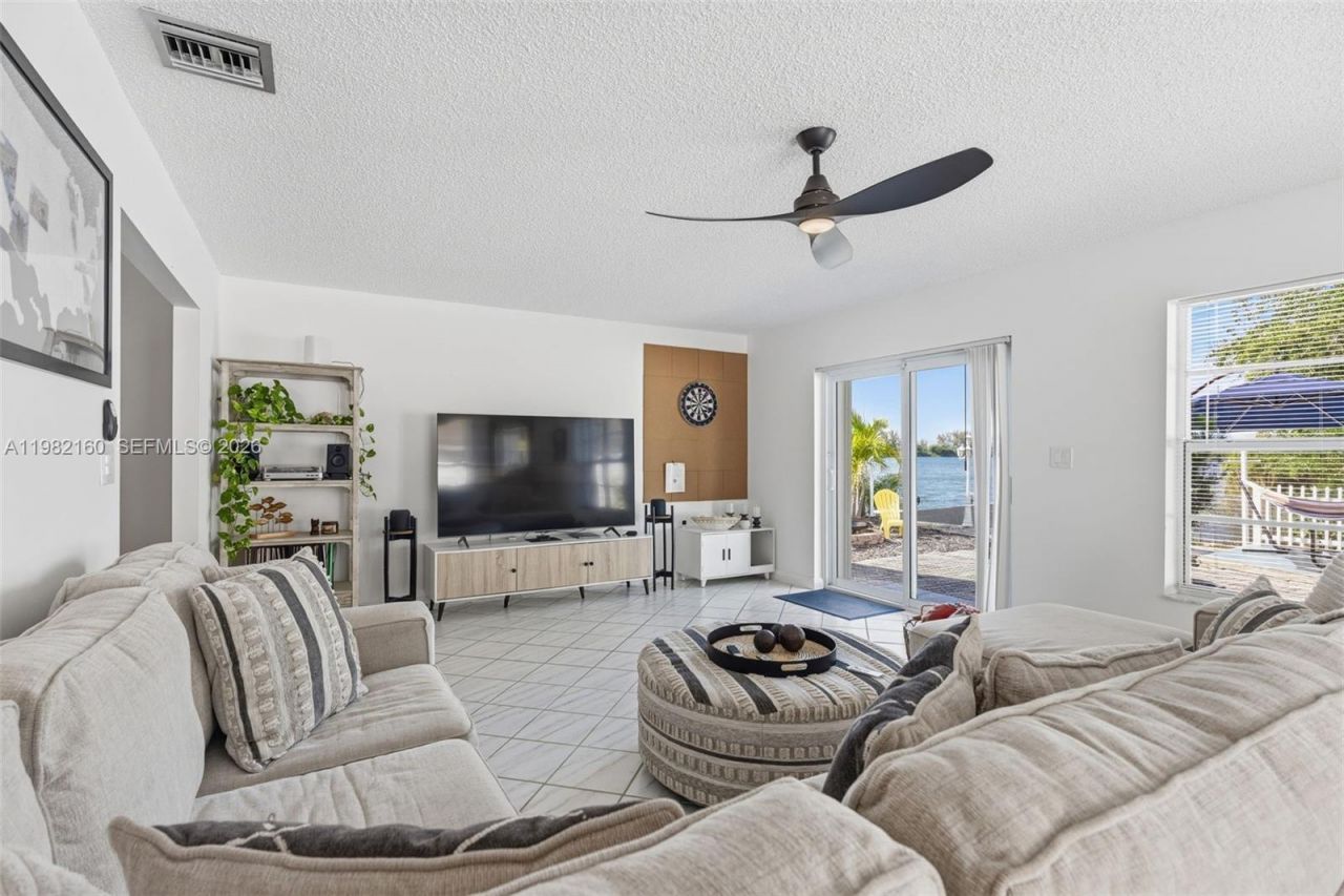 2425 Raleigh St , Hollywood, FL 33020 Photo