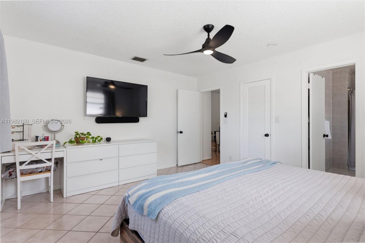 2425 Raleigh St , Hollywood, FL 33020 Photo