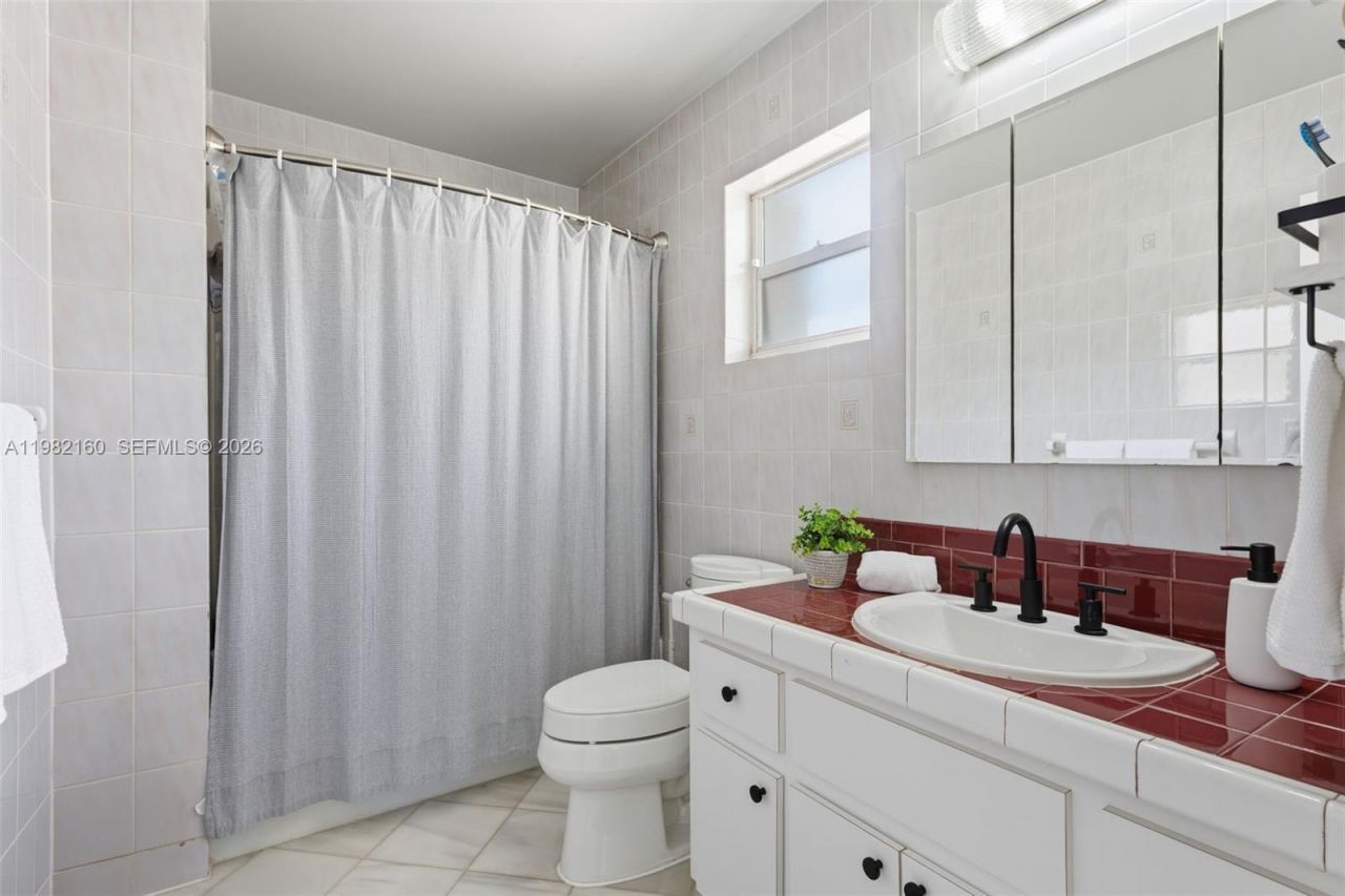 2425 Raleigh St , Hollywood, FL 33020 Photo