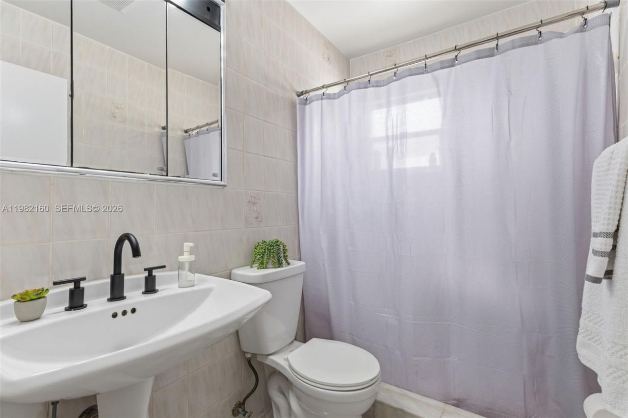 2425 Raleigh St , Hollywood, FL 33020 Photo