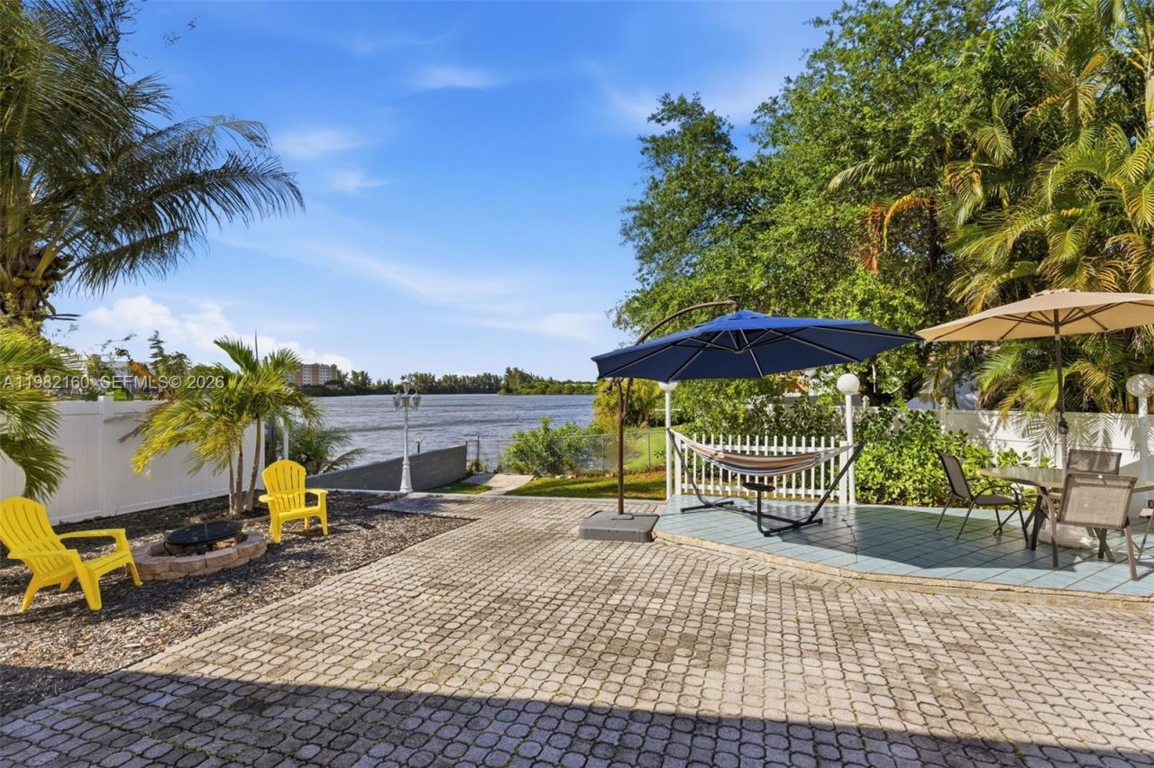 2425 Raleigh St , Hollywood, FL 33020 Photo