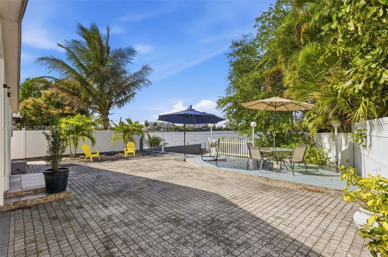 2425 Raleigh St , Hollywood, FL 33020 Photo