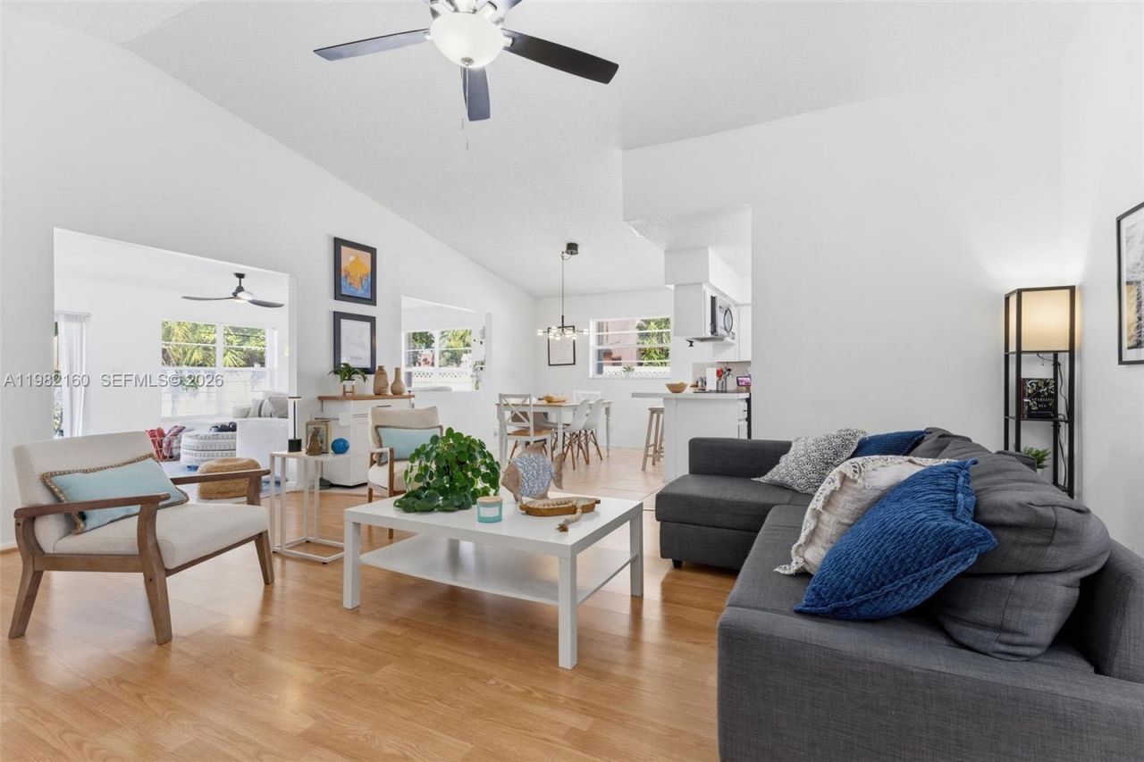 2425 Raleigh St , Hollywood, FL 33020 Photo