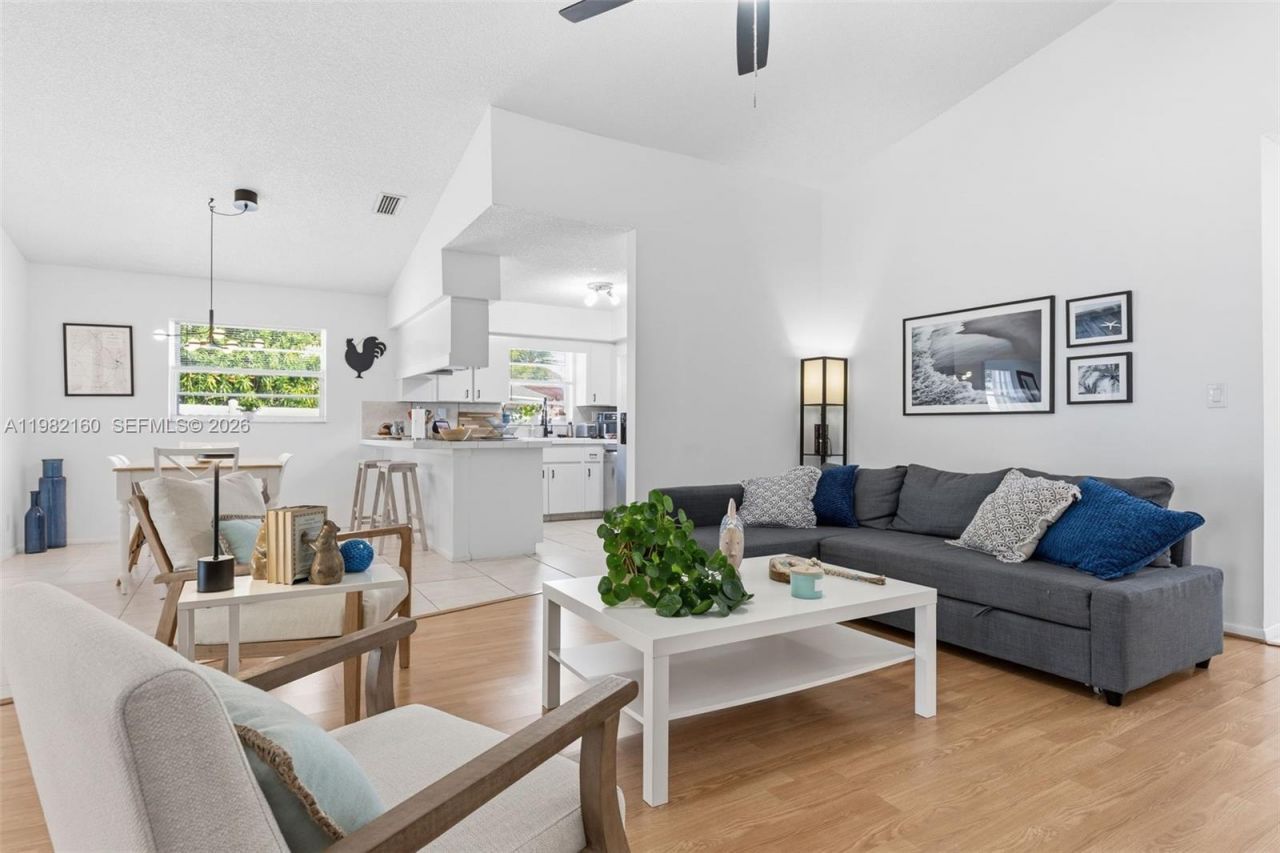 2425 Raleigh St , Hollywood, FL 33020 Photo