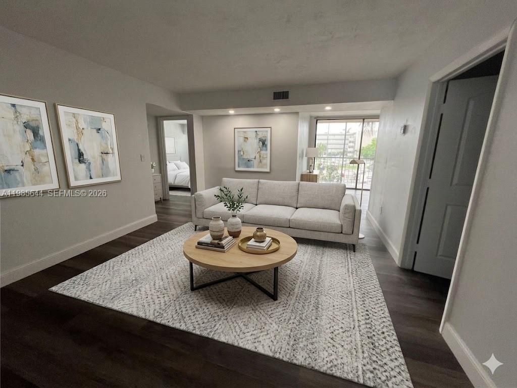 8635 NW 8th St , Unit 211, Miami, FL 33126 Photo