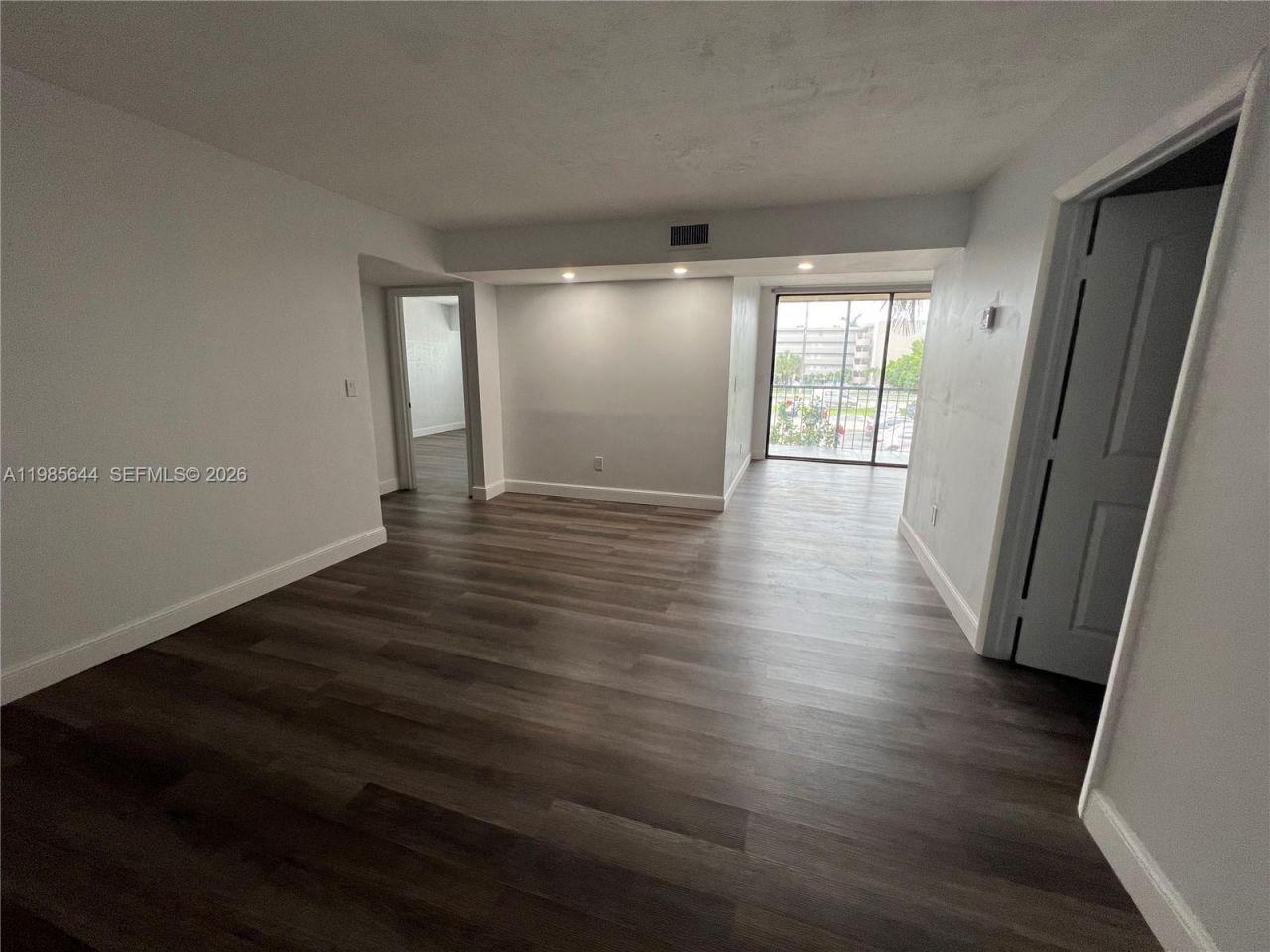 8635 NW 8th St , Unit 211, Miami, FL 33126 Photo