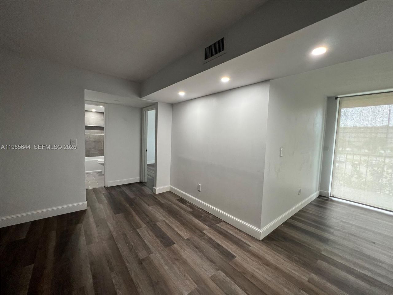 8635 NW 8th St , Unit 211, Miami, FL 33126 Photo