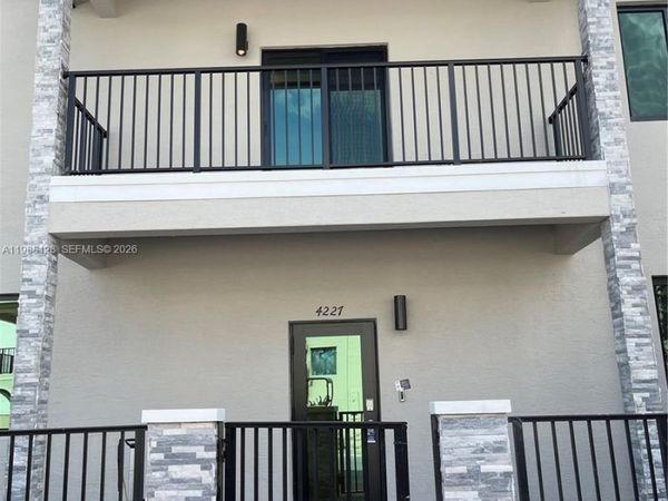 4227 NW 83rd Ave , Doral, FL 33166