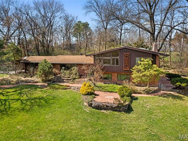 233 S Warson Road , Ladue, MO 63124