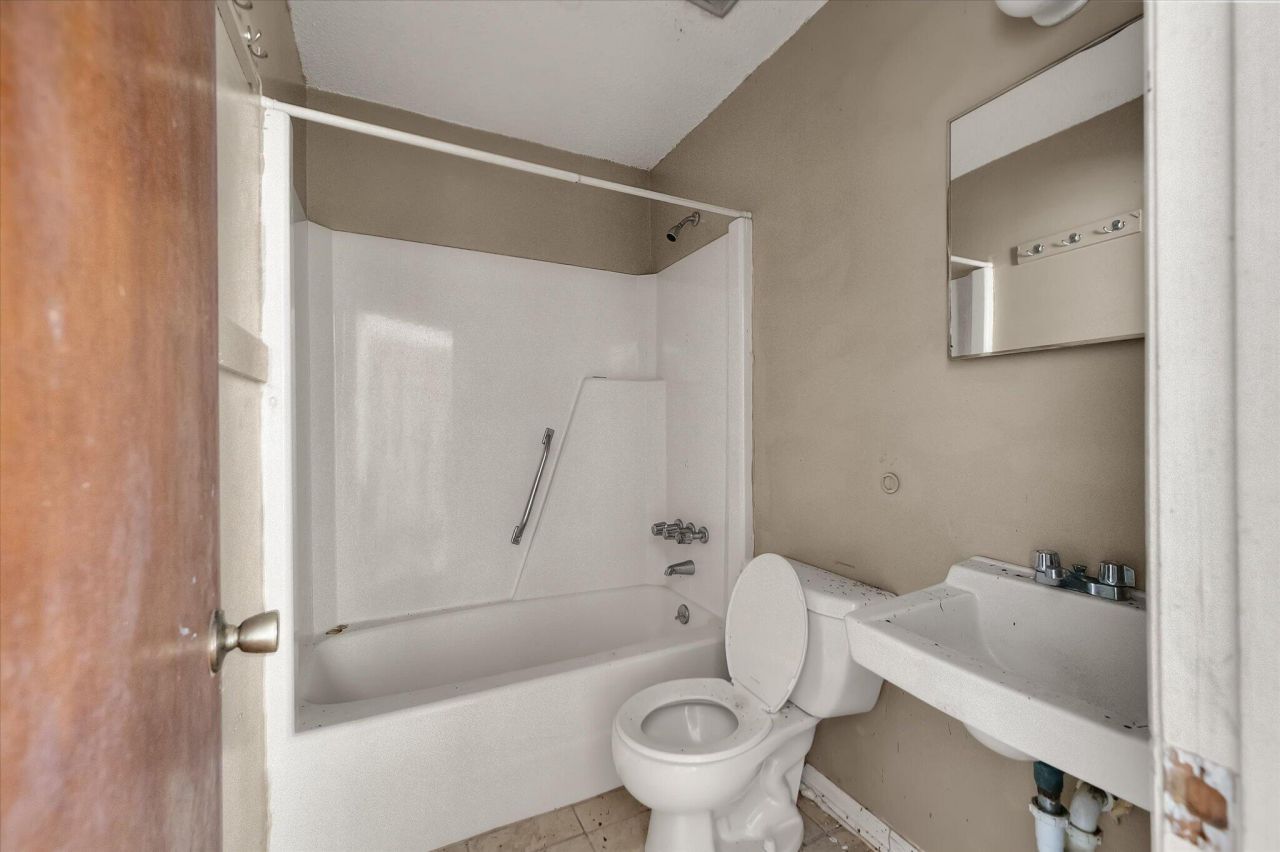 1946 River Road Photo 16