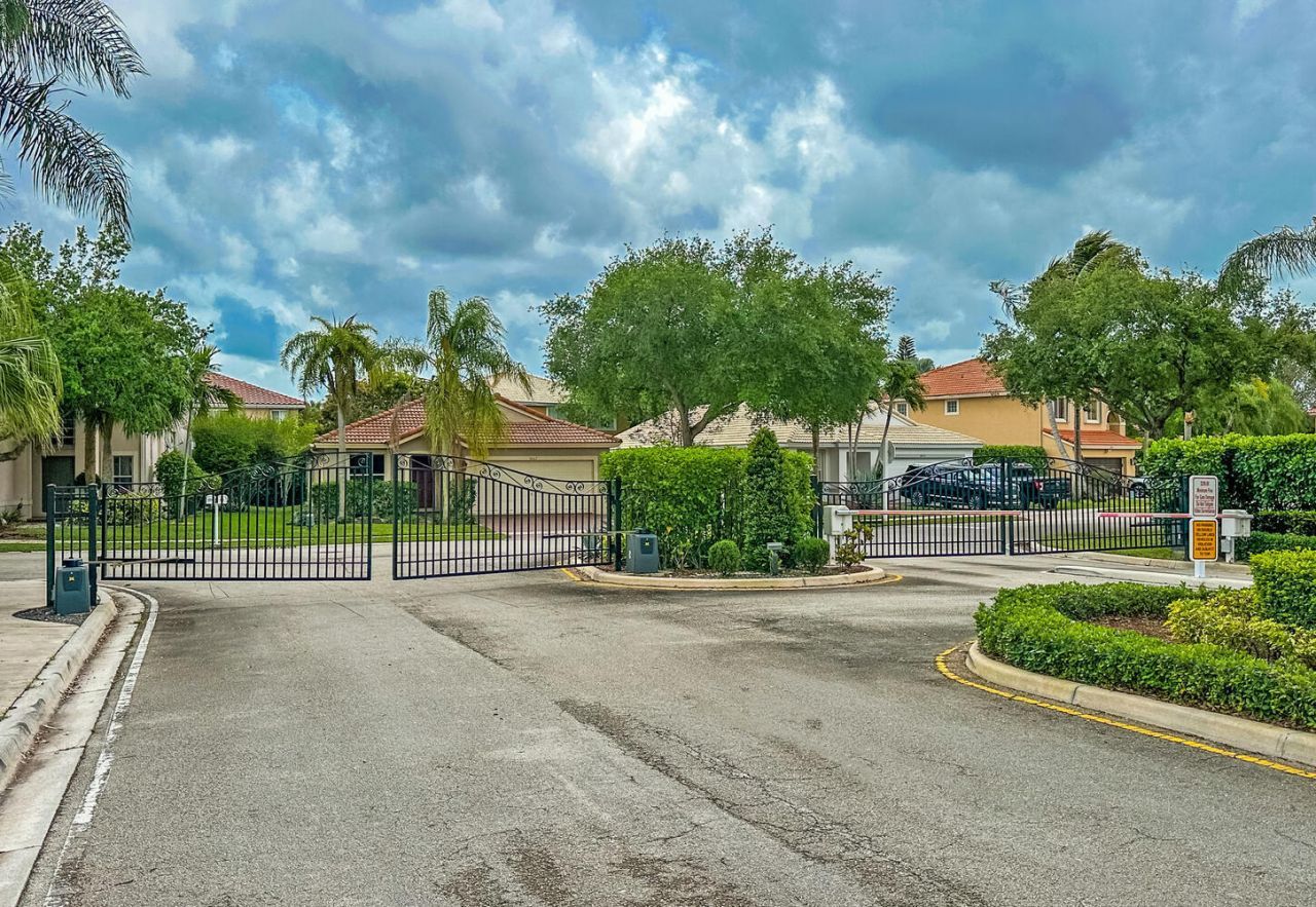 5049 NW 121st Drive, Coral Springs, FL 33076 Photo