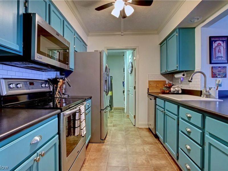 19510 Lorain Road, Unit 206, Fairview Park, OH 44126 Photo 3