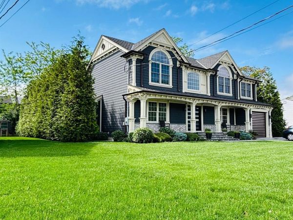 123 Columbus Boulevard, Amityville, NY 11701