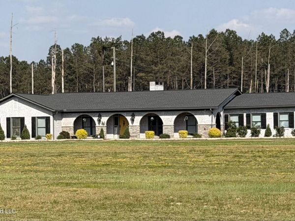 1100 Hillsboro Street, Forest, MS 39074