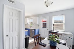 415 Parkdale Drive photo 4