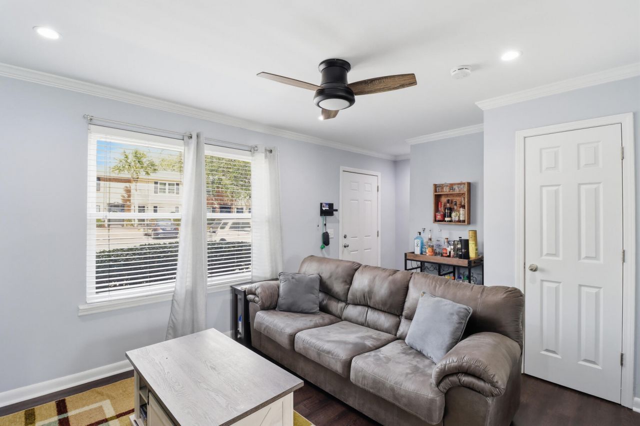 415 Parkdale Drive Photo 7