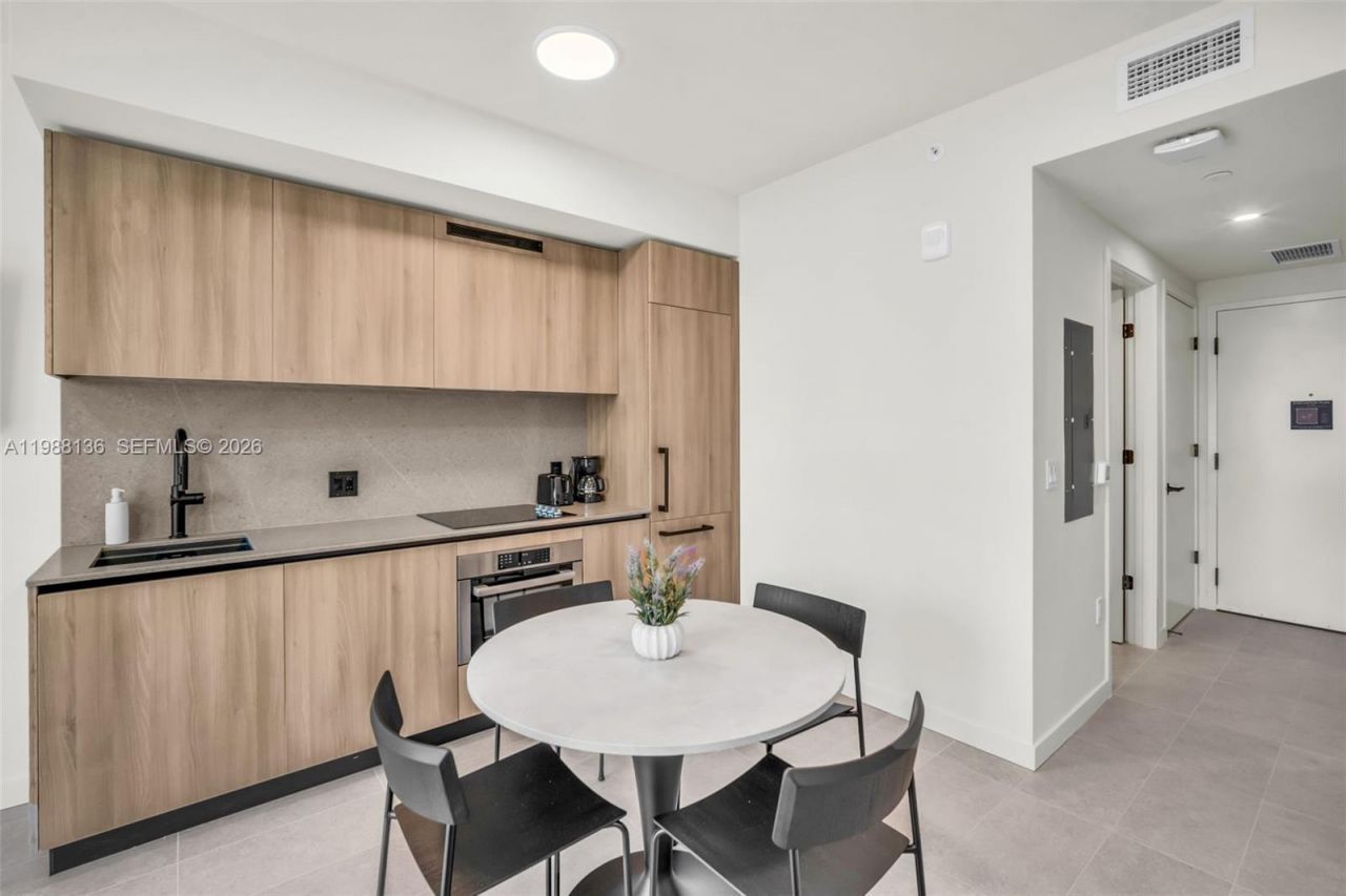 121 NE 5th St , Unit 902, Miami, FL 33132 Photo