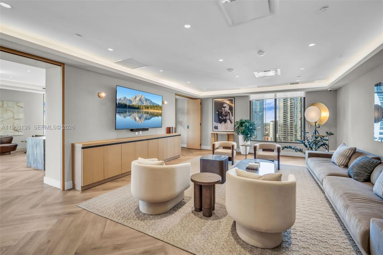 121 NE 5th St , Unit 902, Miami, FL 33132 Photo